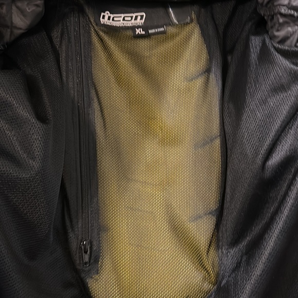 Icon stealthhooligan XL motorcycle jacket-barely worn looks brand new. - Picture 3 of 7